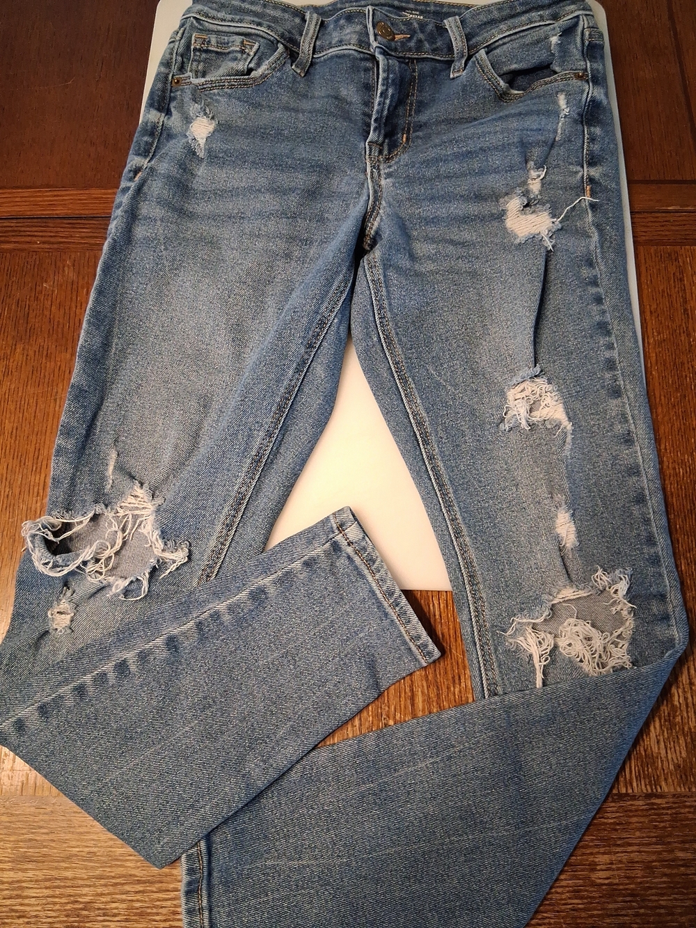 Old Navy Light Blue Ripped Skinny Jeans Sz 2 Distressed.  1a